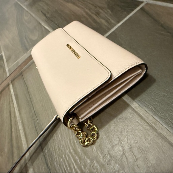 Michael Kors Pink Crossbody Bag with Gold Chain - Picture 2 of 4